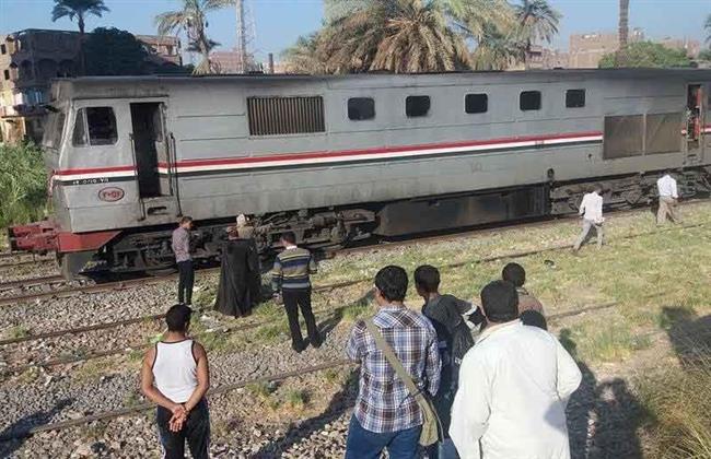مصرع عامل صدمه قطار أثناء عبوره مزلقان في قنا 