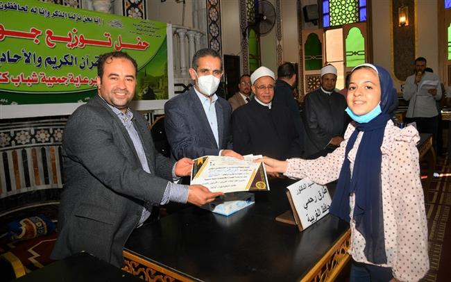 تهاني طوسون مشرفًا على الكرة الطائرة بالتنمية الشبابية بالجزيرة 