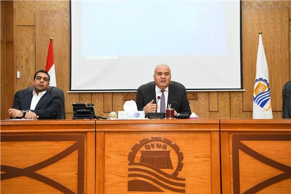 محافظ قنا يتابع أعمال ترفيق مدينة الأمل بنجع حمادي