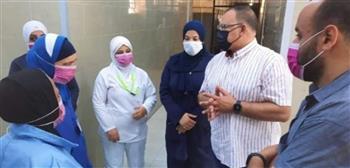 مدير صحة السويس يتابع العمل بالمستشفى العام ويوجه الشكر للمتميزين
