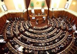   الحكومة الجزائرية تبحث مشاريع نصوص تطبيقية للقانون المتعلق بالاستثمار عقب إقراره من البرلمان