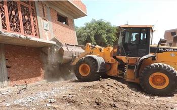   رفع 33 حالة تعدٍ على الأرصفة بطريق كورنيش النيل في بني سويف