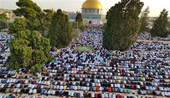   آلاف الفلسطينيين يؤدون صلاة الجمعة في المسجد الأقصى