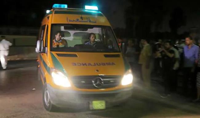 فريق من النيابة العامة يعاين شقة مسن عثر على جثته متحللة فى النزهة