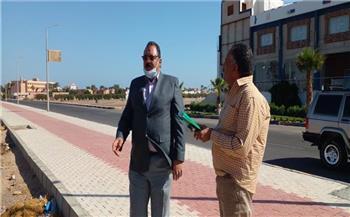 رئيس مدينة سفاجا يتفقد أعمال تطوير الممشى السياحى