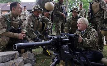   جونسون يزور موقع تدريب القوات الأوكرانية في يوركشاير
