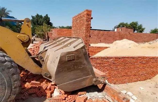 حملات لإزالة التعديات على الأراضى الزراعية ورفع الإشغالات من الشوارع بالشرقية