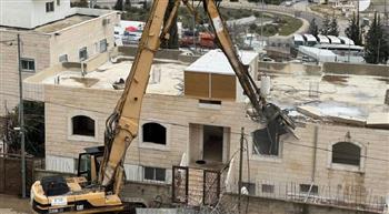   إسرائيل تخطر بوقف العمل والبناء بثلاثة منازل تأوي 25 فردا بـ «فلسطين»