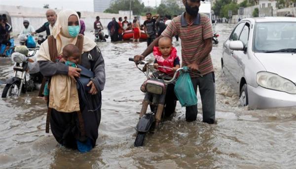 الأمطار والفيضانات فى باكستان تتسبب فى وفاة 312 شخصا