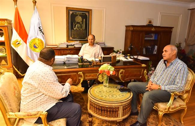 محافظ أسيوط يوجه بمواصلة الحملات على مواقف سيارات الأجرة 