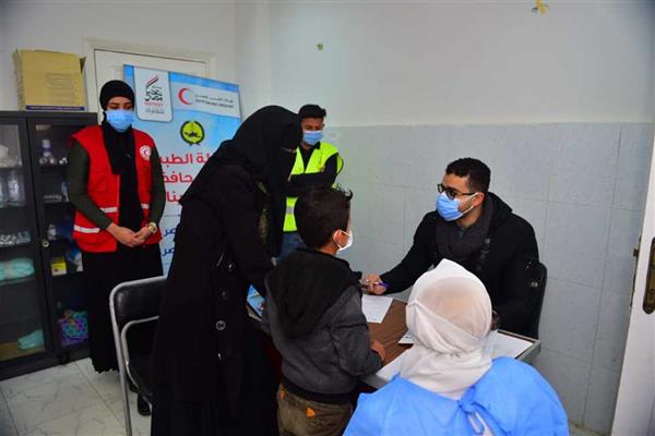وكيل صحة شمال سيناء: الهلال الأحمر ينظم قافلة طبية بقرى الشيخ زويد
