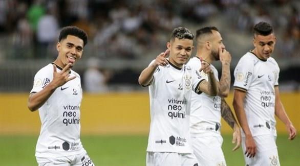 كورينثيانز يلاحق بالميراس على قمة الدوري البرازيلي