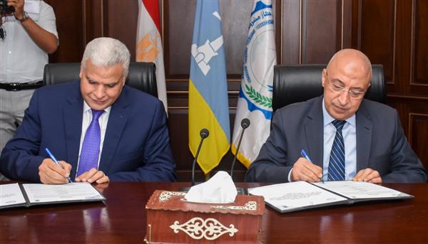 محافظ الإسكندرية يوقع عقد إنابة مع جهاز مشروعات الخدمة الوطنية