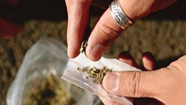  التحقيق مع 3 عاطلين لإتجارهم في المخدرات بالوراق