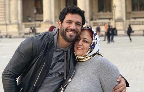 حسن الرداد يحي ذكري وفاة والدته «مستني ارجع البيت الاقيكى»