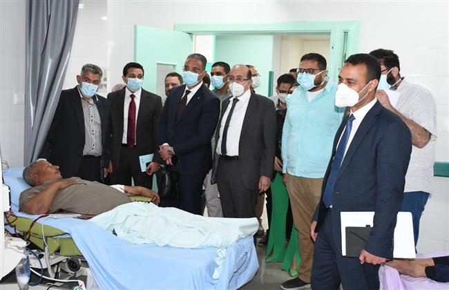 محافظ الفيوم يتفقد سير العمل فى أقسام المستشفى العام ووحدة الكلى 