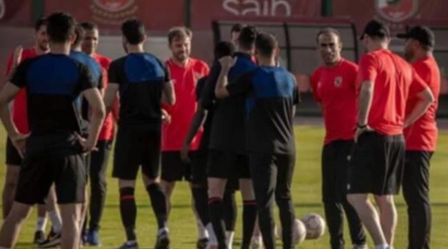 الأهلي يكشف تفاصيل جلسة عبد الحفيظ مع اللاعبين