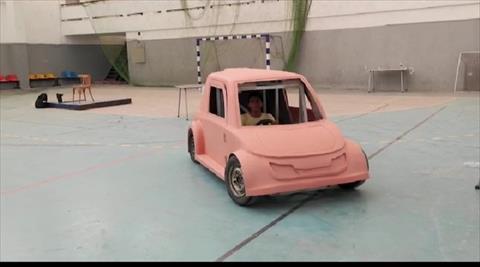 طالب بـ«هندسة حلوان» يكشف تفاصيل ابتكار سيارة تعمل بالكهرباء صديقة للبيئة