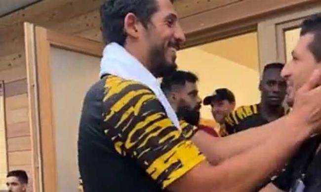 استقبال حار من حجازى لـ طارق حامد فى معسكر اتحاد جدة