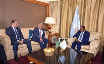 أبو الغيط يلتقي بالرئيس الصومالي ويؤكد وقوف الجامعة إلى جوار الصومال في مواجهة أزمة الجفاف