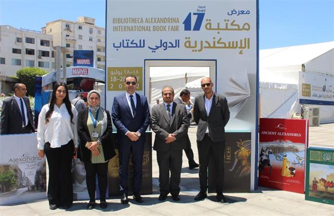 «الهويشان» فى زيارة لمعرض الكتاب بمكتبة الإسكندرية 