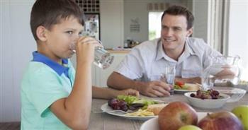   هل شرب الماء أثناء الطعام مضرّ؟ 