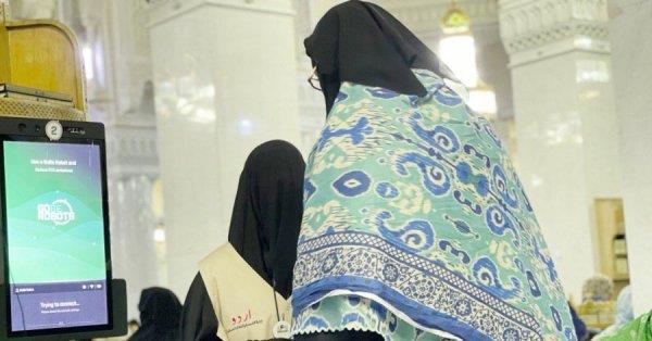 رئاسة شؤون الحرمين تزوّد المصليات النسائية بالروبوتات التوجيهية