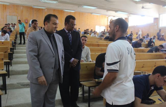 "أحمد عكاوى" أعمال امتحانات الدراسات العليا بجنوب الوادى مستمرة.. تفاصيل