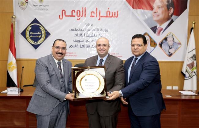 محافظ بني سويف: وعي المواطن يشكل دافعا لجهود الدولة نحو التنمية