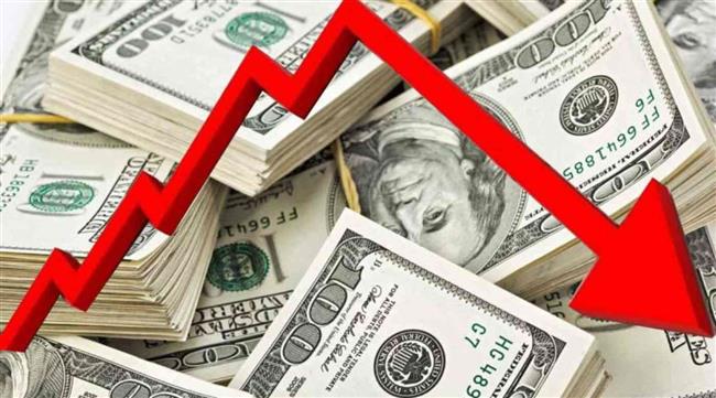 بعد قرار رفع الفائدة.. الدولار يهبط  مقابل سلة من العملات
