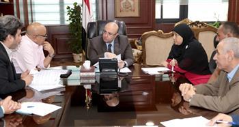 محافظ بني سويف يواصل استقبال المواطنين لبحث الحلول  لمطالبهم ومشاكلهم