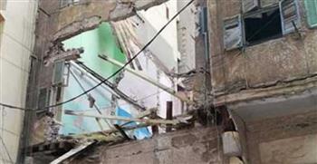   تهشم سيارتين إثر انهيار حوائط مبنى قديم في شبرا مصر