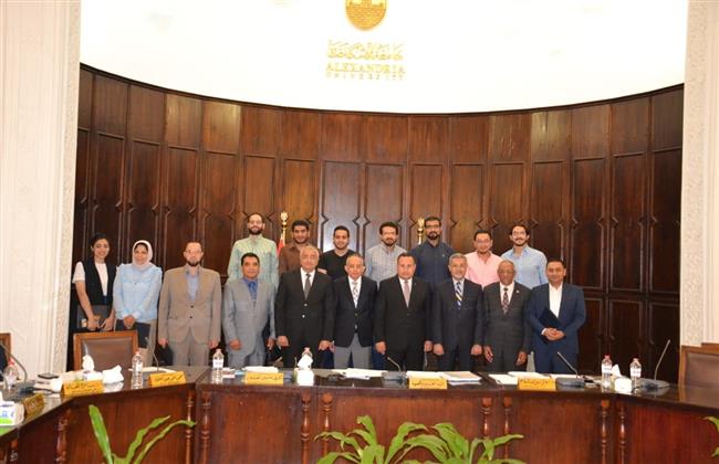 مجلس جامعة الإسكندرية يكرم هيئة التدريس وأطباء الطوارئ بالمستشفيات الجامعيـة