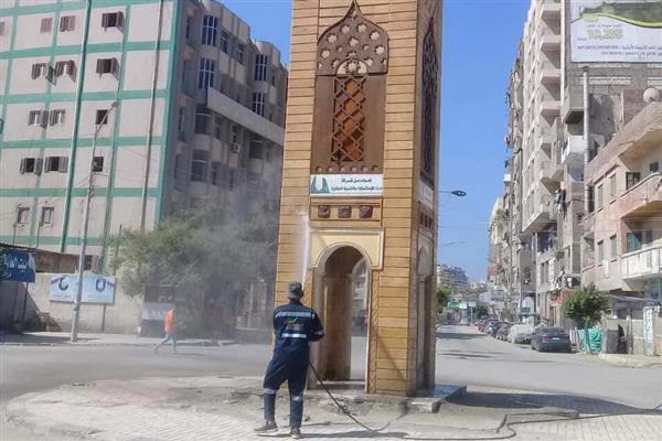حملات نظافة وغسل وتطهير ميادين كفر الشيخ وما تضمه من مسلات وتماثيل