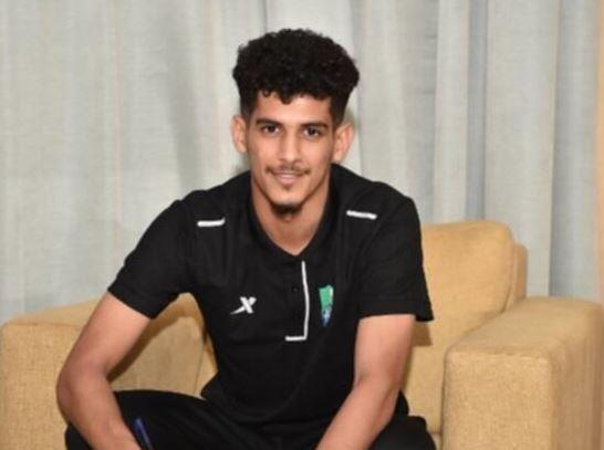 أهلي جدة يعلن التجديد لعبد الباسط هندي: هنا الانتماء