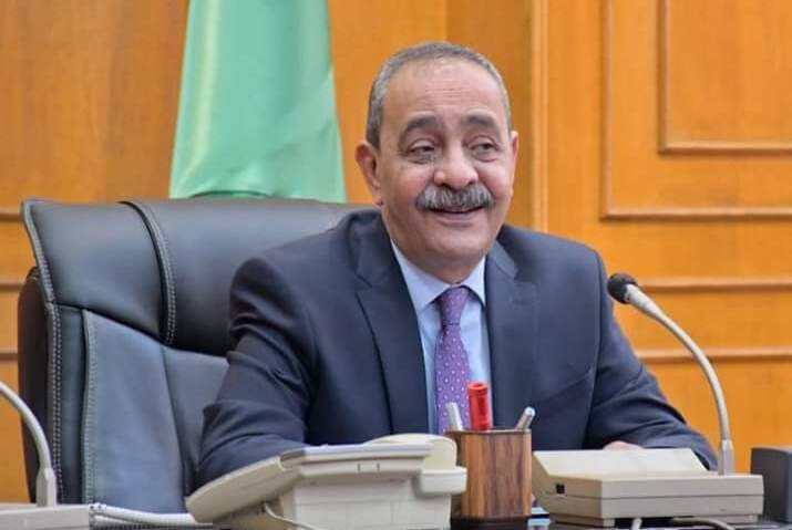 «بشارة» يُهنِّئ أوائل الجمهورية في الدبلومات الفنية من أبناء الإسماعيلية