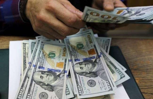 الدولار يحافظ على استقراره مقابل الجنيه في بداية تعاملات اليوم