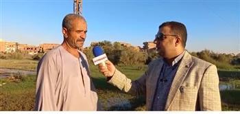 أهالي قرية «تل ناروز» ببني سويف يشتكون من انسداد خطوط الصرف الزراعي.. فيديو