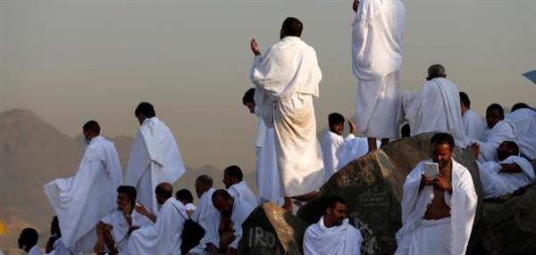الإفتاء توضح حكم استخدام كريمات برائحة أثناء الإحرام