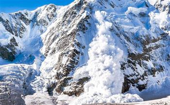   وفاة 5 أشخاص في انهيار جليدي في جبال الألب