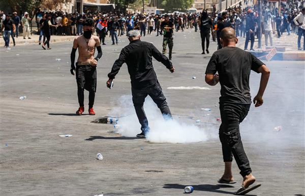 60 إصابة في صفوف المتظاهرين وسط بغداد