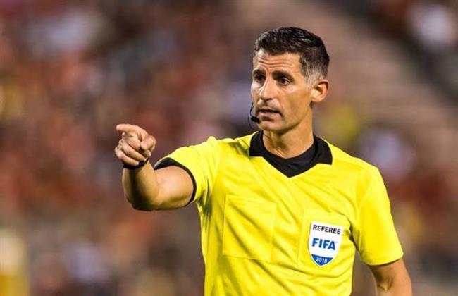 اليوناني «أناستاسيوس سيديروبولوس» صاحب الـ90 بطاقة حمراء حكماً لمباراة الزمالك وبيىراميدز 