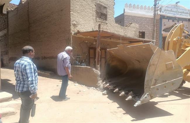 إعادة فتح شارع السنجق بدشنا 