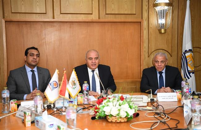 «الداودي» يبحث مع رئيس هيئة تنمية الصعيد إقامة مشروعات تنموية بمحافظة قنا  