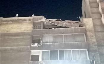   دون إصابات ... انهيار شرفة عقار بمنطقة جناكليس بالإسكندرية  
