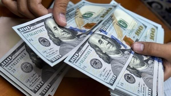 أسعار العملات اليوم.. الدولار مستقر والجنيه يتراجع مقابل اليورو والاسترليني