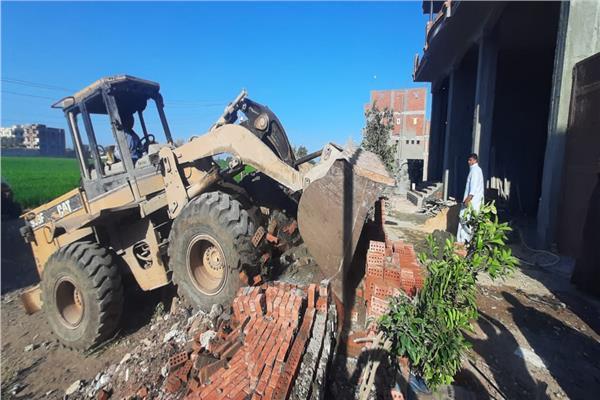 جهود مكثفة لإزالة التعديات علي الأراضي الزراعية و أملاك الدولة بالبحيرة