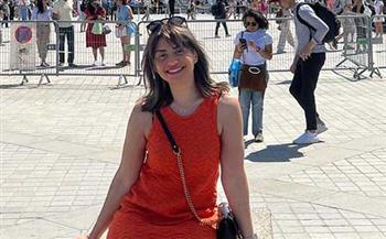   منة فضالي تستمع بإجازتها الصيفية أمام متحف اللوفر