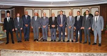   وزير الطيران يلتقي بعدد من أعضاء تنسيقية شباب الأحزاب والسياسيين