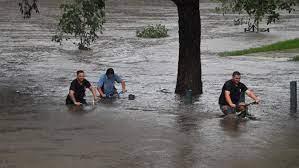   إخلاء ألاف من سكان مدينة سيدني الاسترالية منازلهم بسبب الأمطار